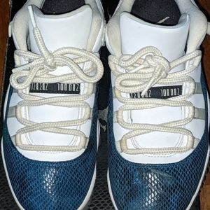 Size 8.5 navy snakeskin jordan 11 lows